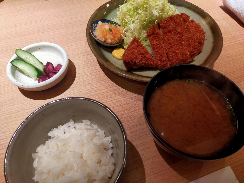 とんかつ屋さんでランチ